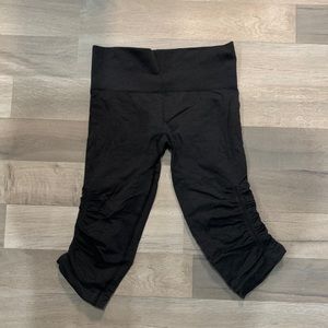 LULULEMON 17” Cropped Leggings